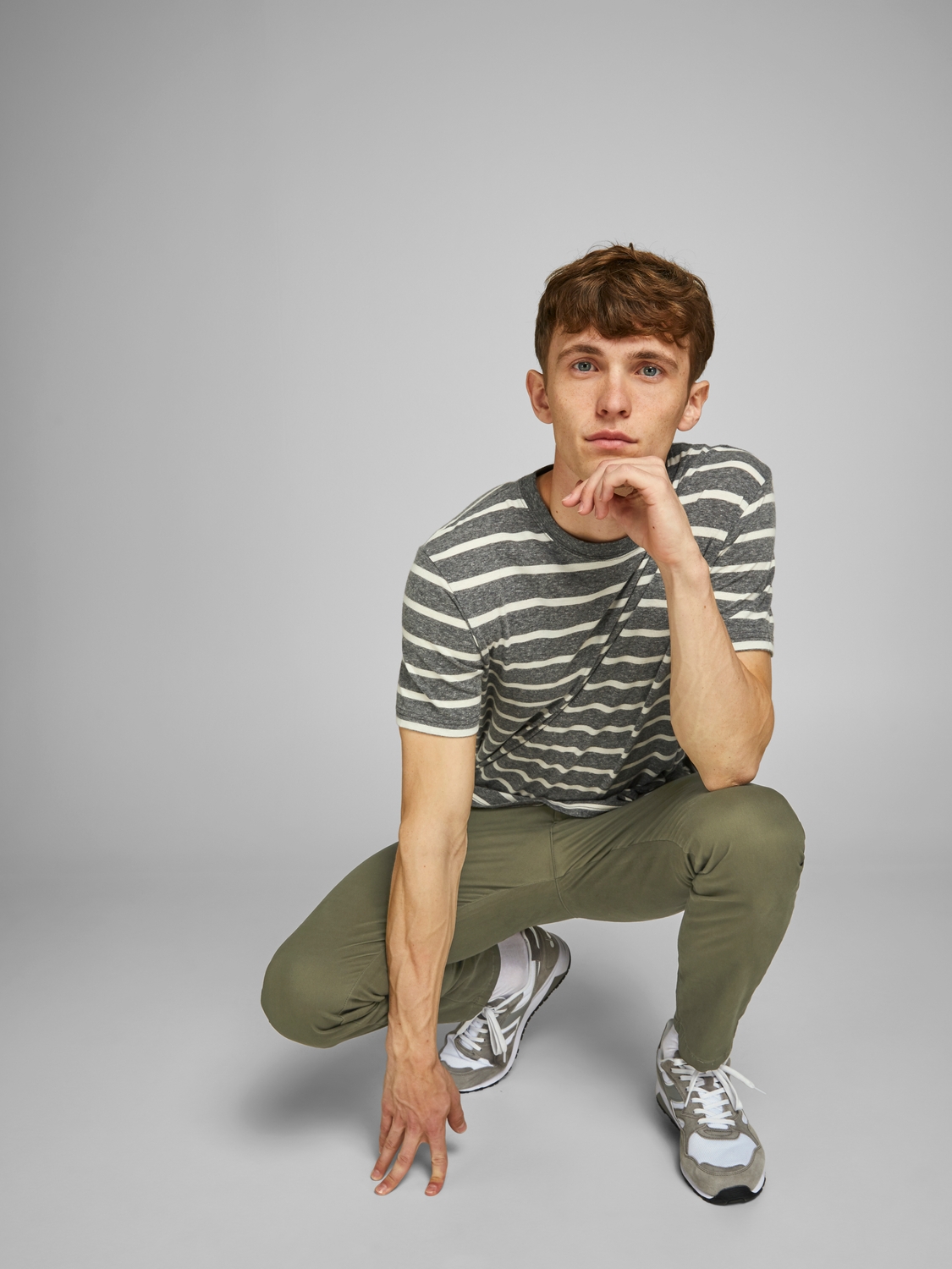 JACK&JONES Chinohose Marco in Grün - olive night