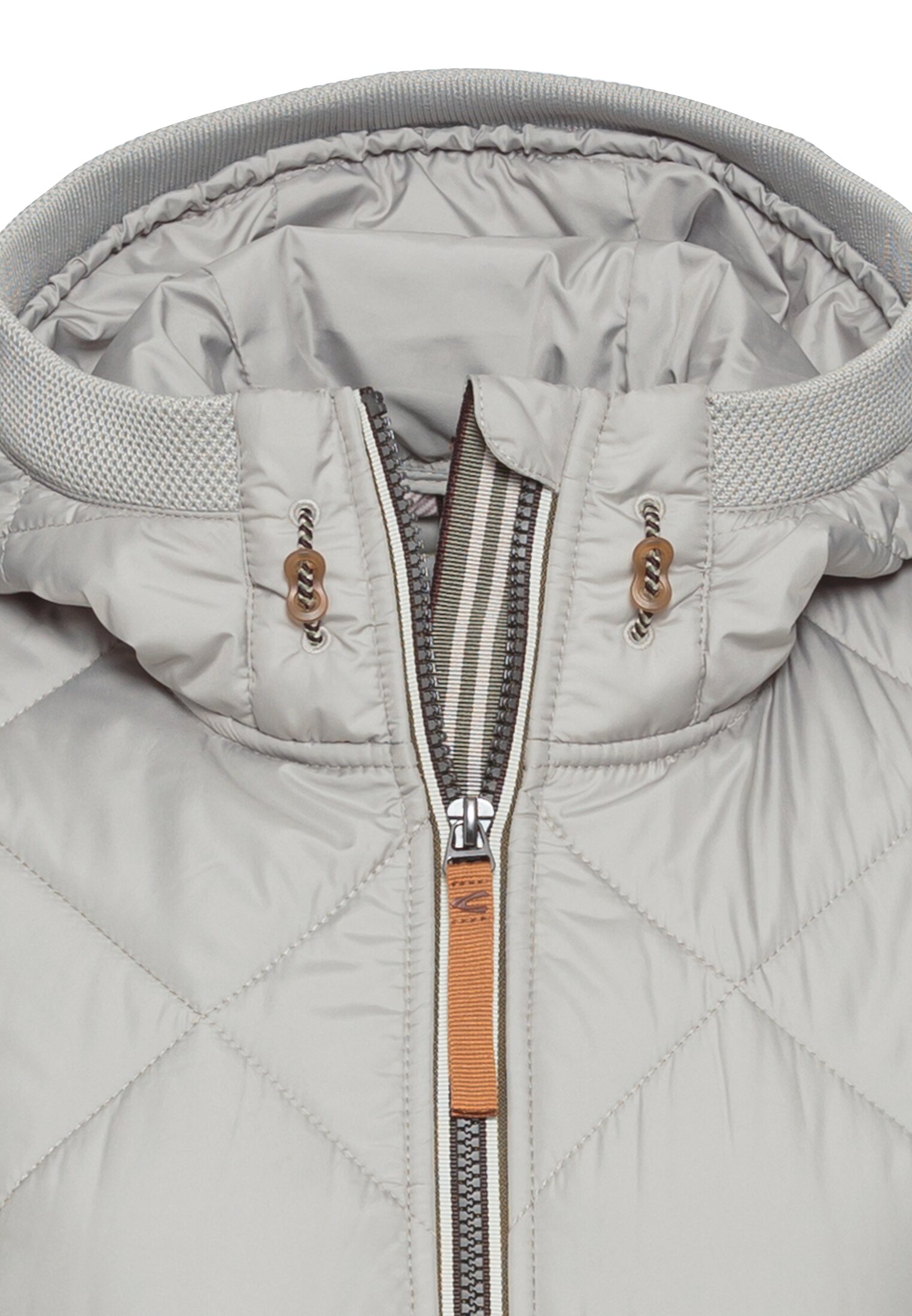 CAMEL ACTIVE Damen Steppmantel lang für die Übergangszeit mit Seitenschlitz aus recyceltem Polyester mit Innentasche in Farbe light sage