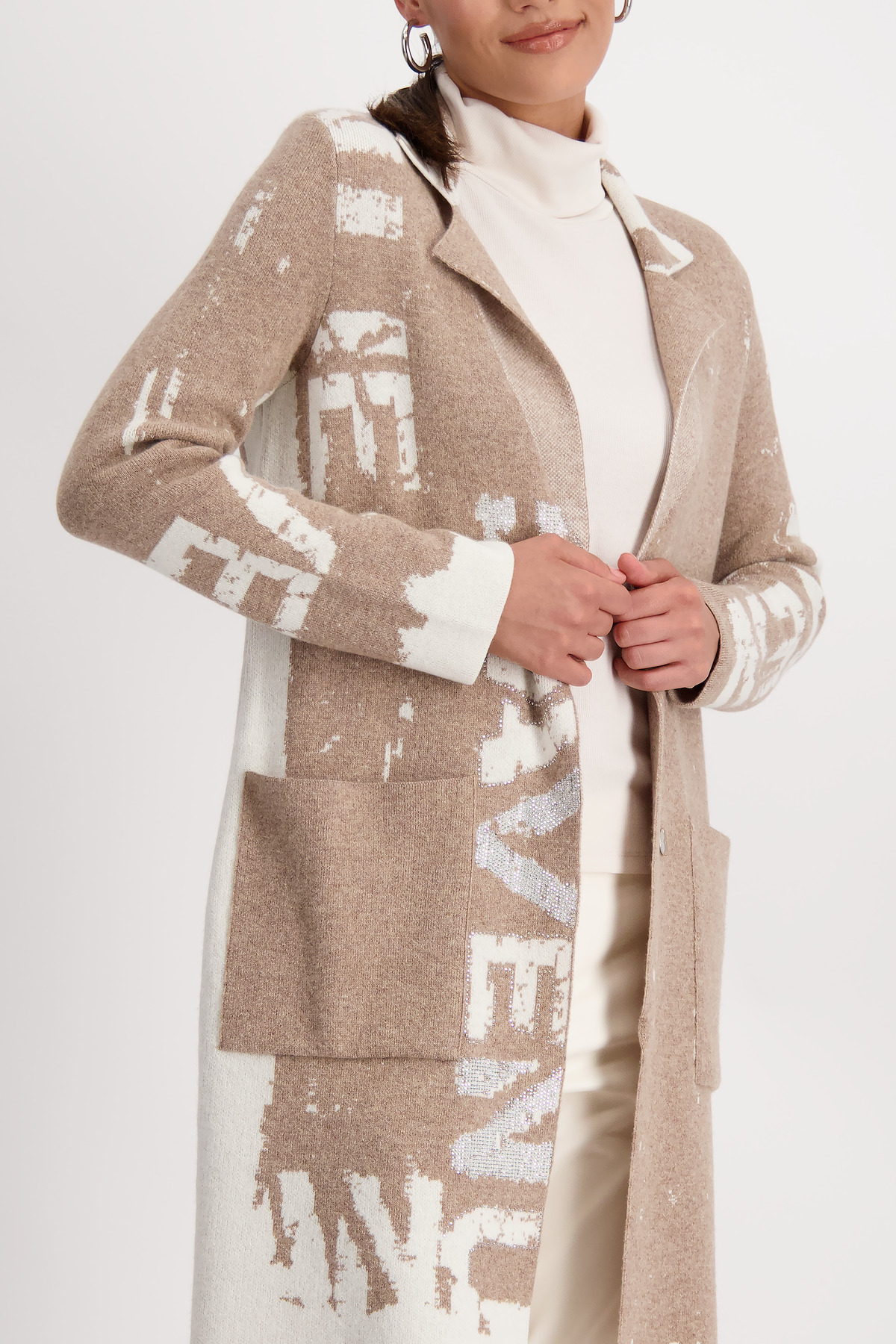 MONARI Damen Strickmantel mit Strassschrift