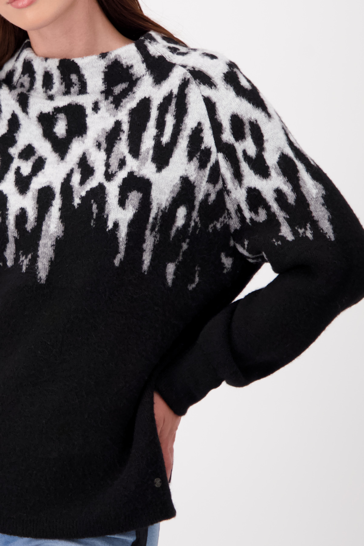 MONARI Damen Jacquard-Pullover langarm mit Leopardenmuster in Schwarz gemustert