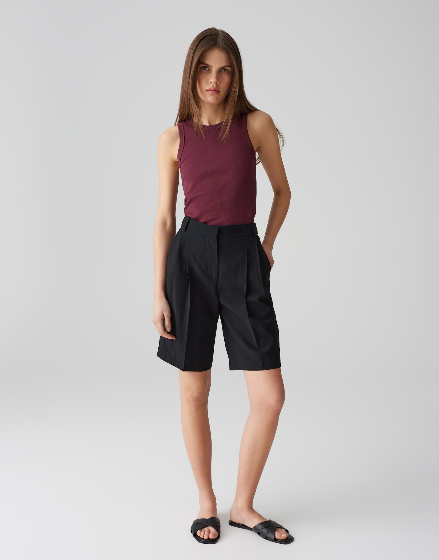 OPUS Damen Bermuda Maiga schwarz mit Bundfalten & weitem Bein