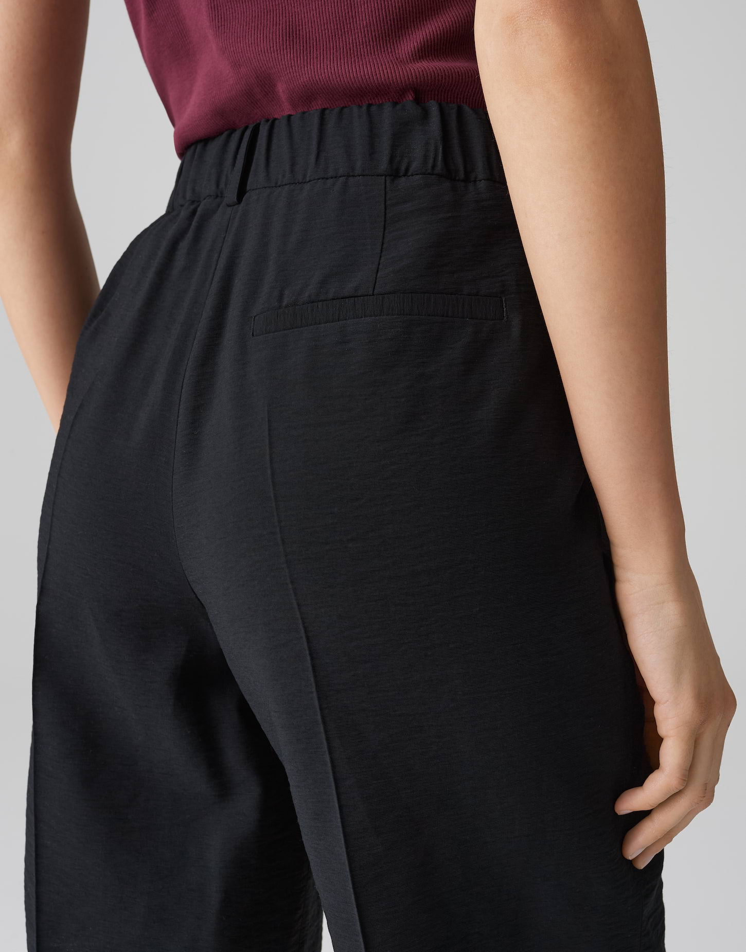 OPUS Damen Bermuda Maiga schwarz mit Bundfalten & weitem Bein