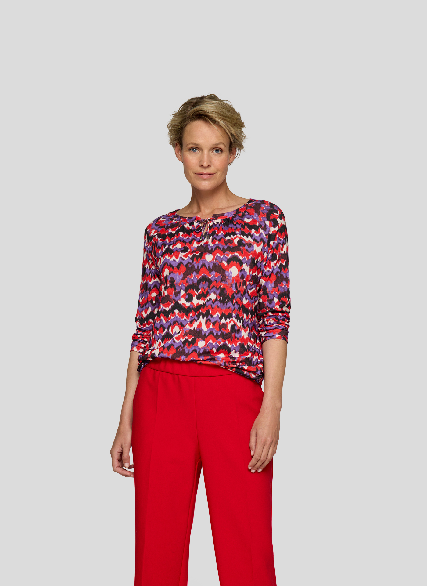 RABE Damen Shirt Blau-Rot mit Alloverprint und Schnürung am Ausschnitt