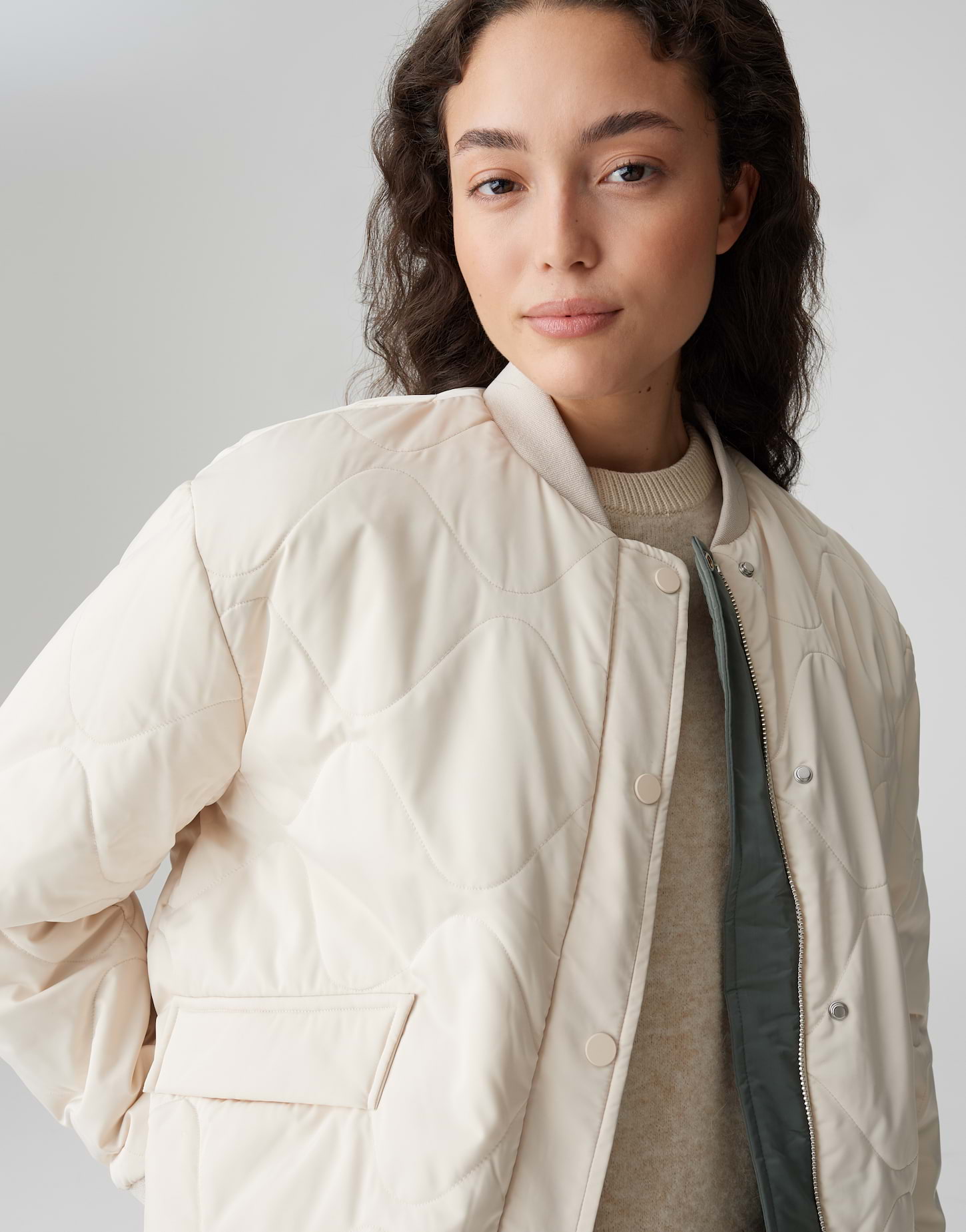 OPUS Damen Wendejacke Hailinu offwhite und schwarz mit Blousonkragen