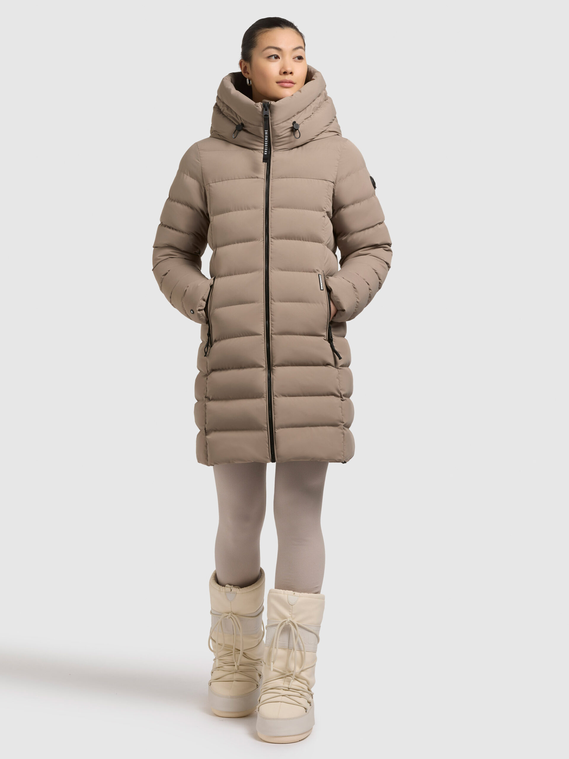 KHUJO Damen Lange Steppjacke NEKAR2 mit Kapuze und silberglänzendem Futter