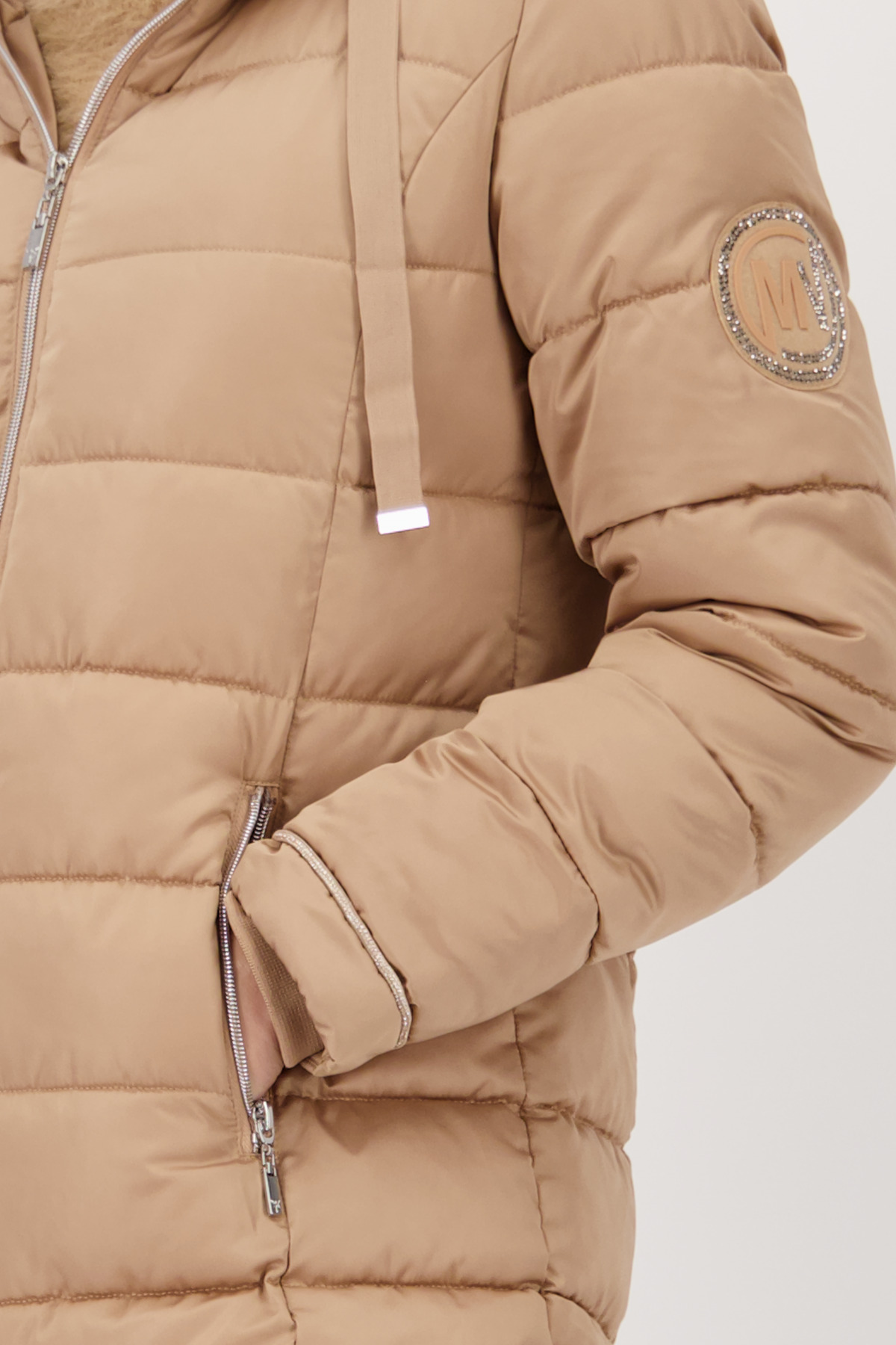 MONARI Damen Steppmantel mit Kapuze und Ärmel-Patch in Cognac-Braun