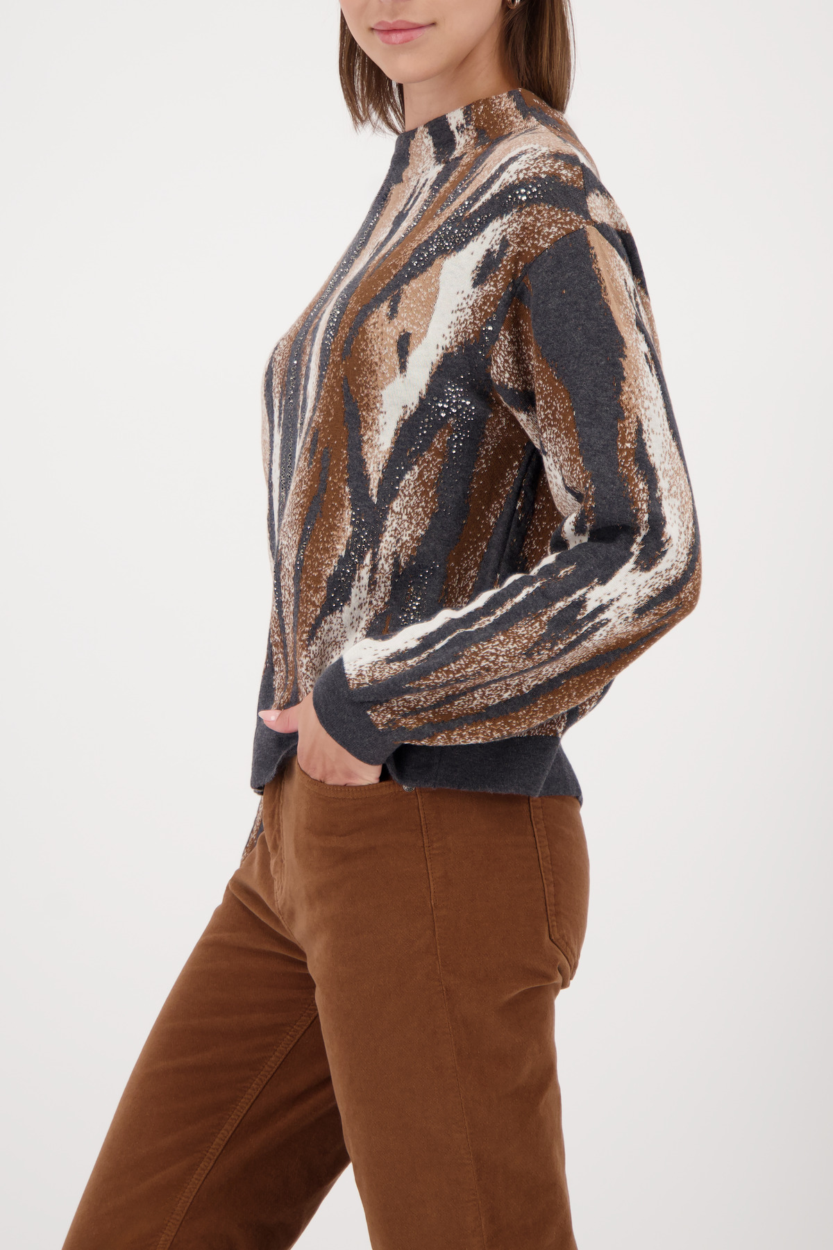 MONARI Damen Strickpullover mit Tigermuster, Strass und Stehkragen in Cognac